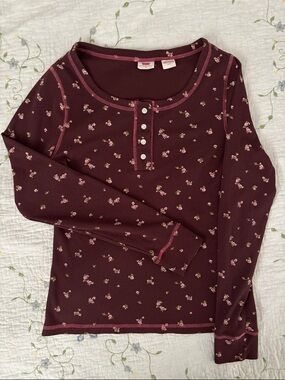 Levi’s Sierra Henley Floral Print Burgundy small